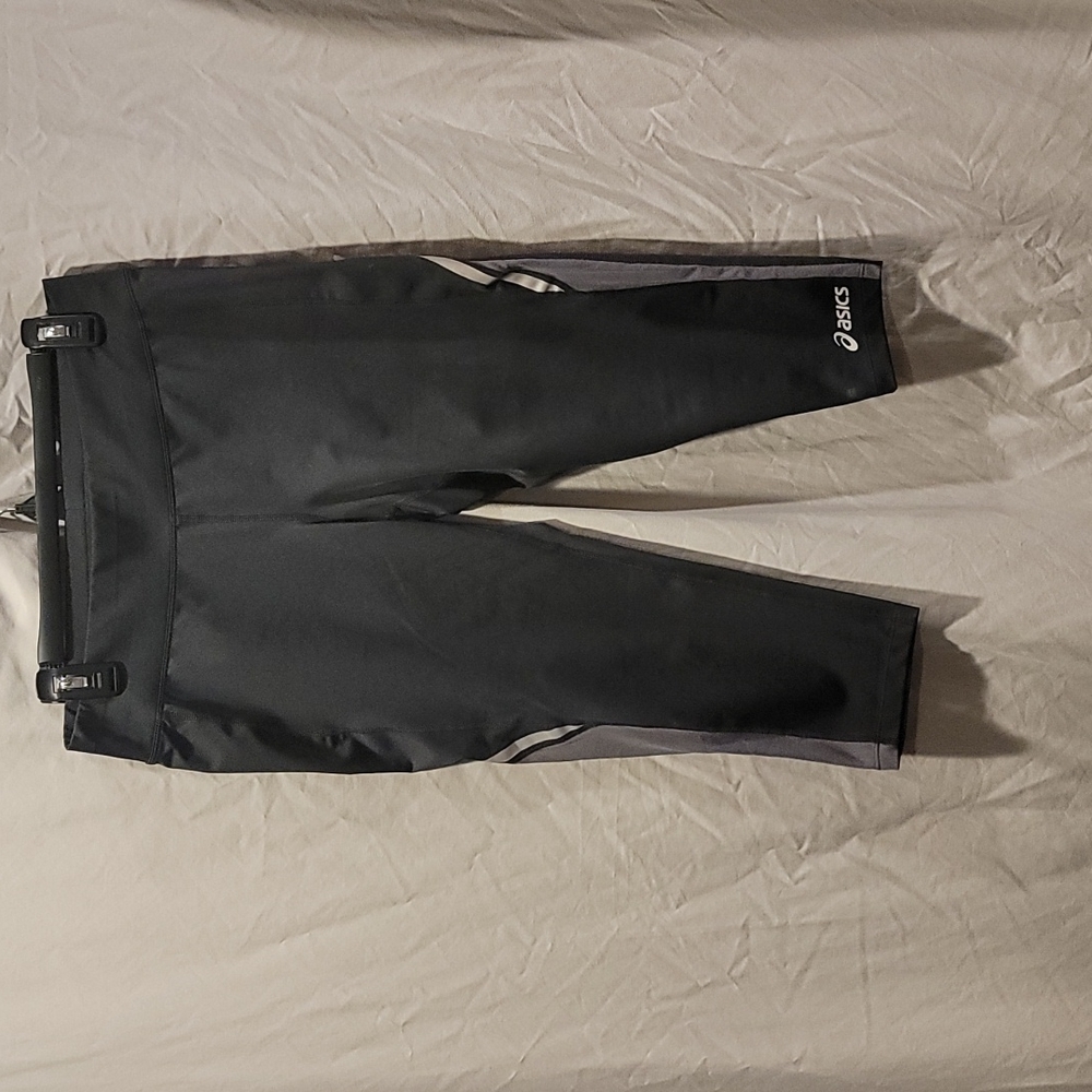 ASICS Capri leggings size Large